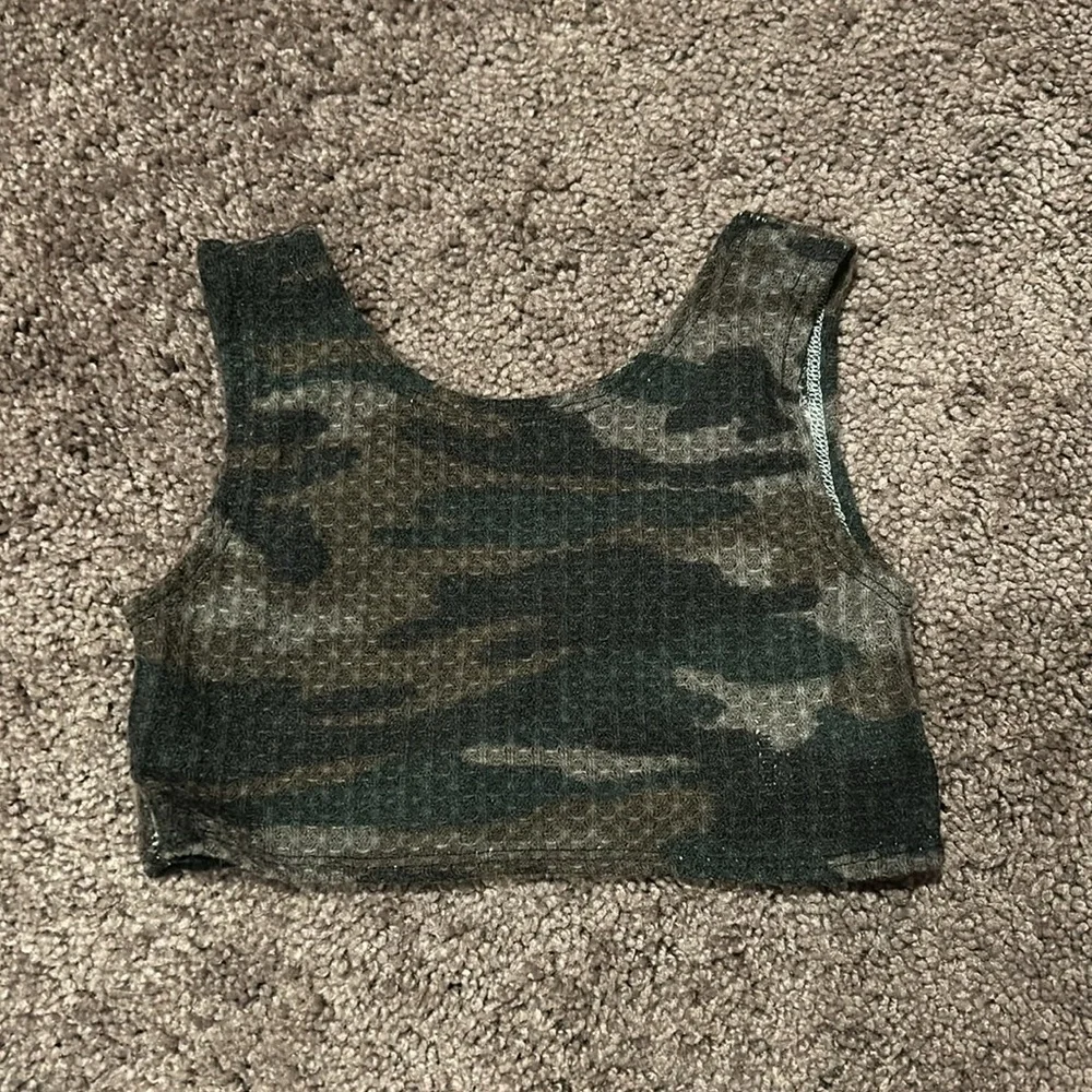 Babygirl 12/18m crop top tank top bundle!!